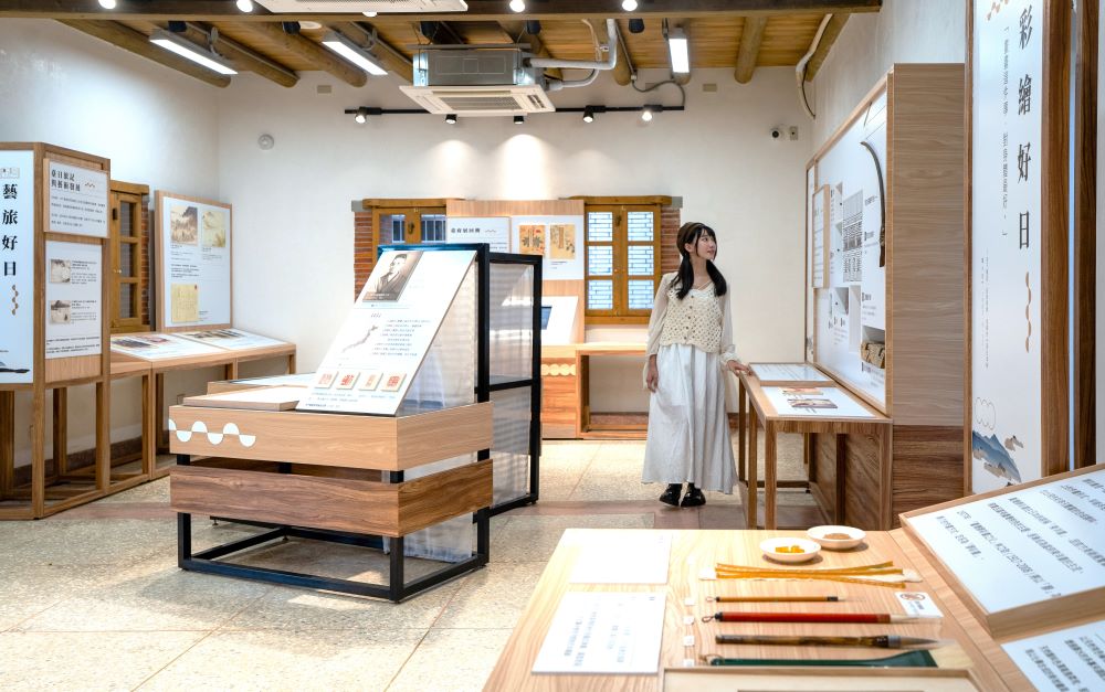 民眾可在午後來趟穿梭古今的古蹟巡禮,為跨年夜的演出與煙火行程暖身。(圖為淡水木下靜涯舊居)