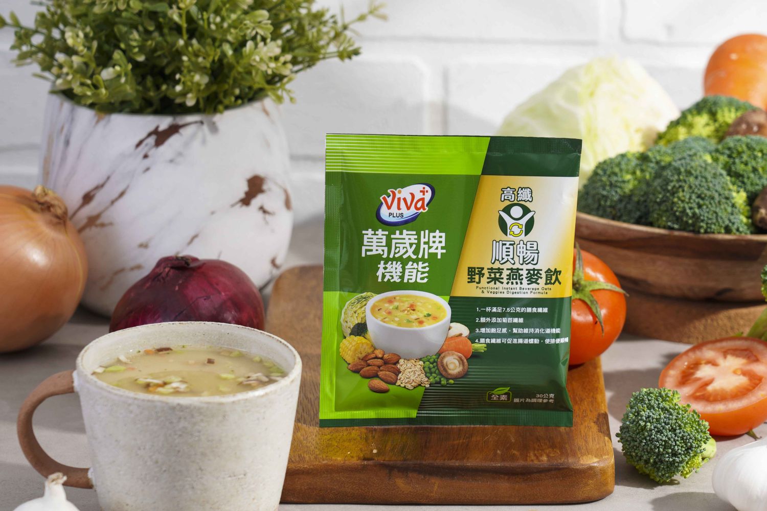 從白天順暢到夜晚好眠，萬歲牌推出循環型機能飲提供全天候的輕盈與放鬆，一杯到位。