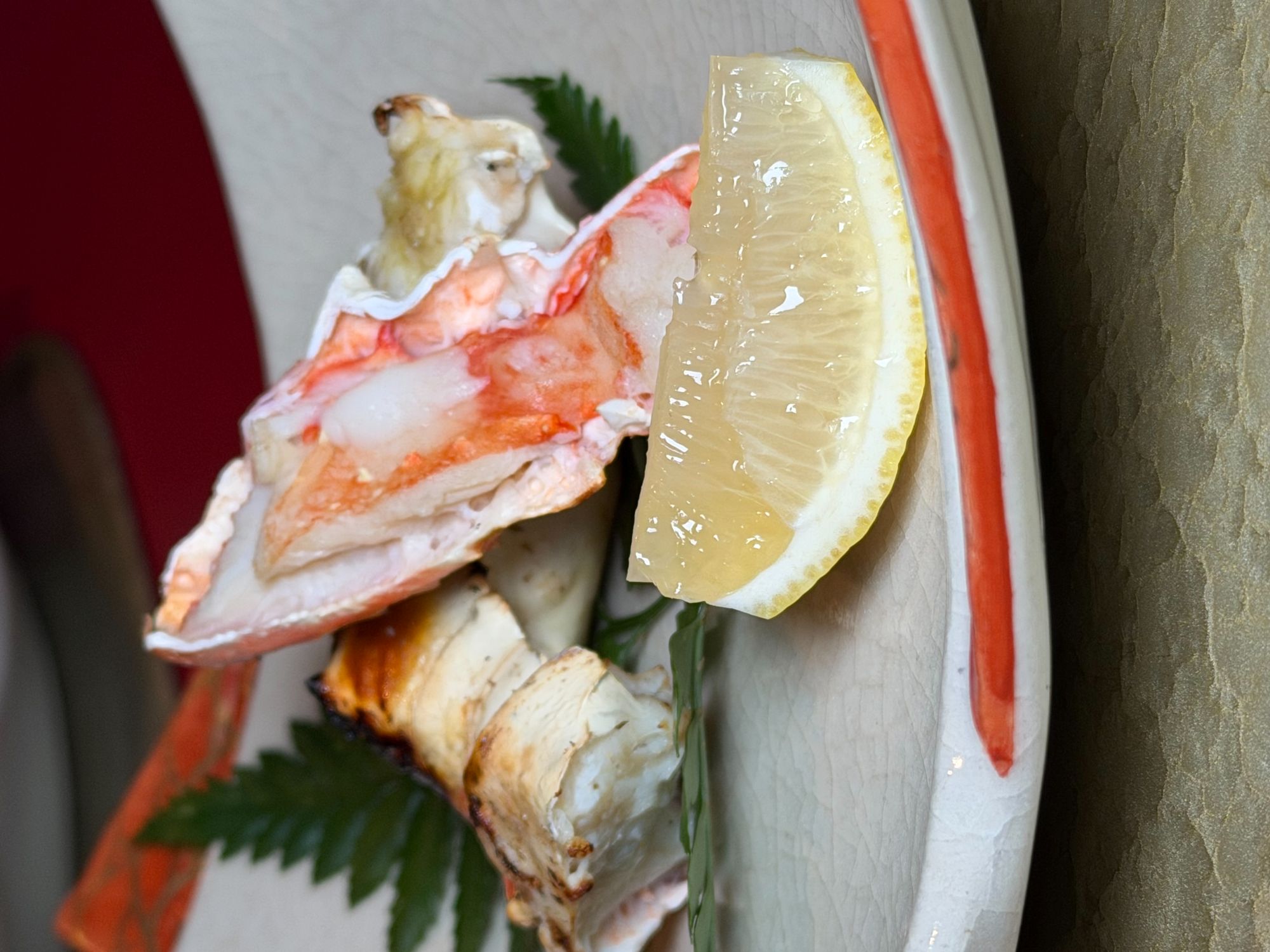 燒物「烤鱈場蟹」恰到好處的火候鎖住蟹肉的彈性與甜度