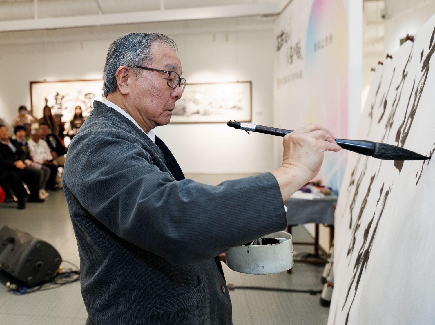 張炳煌教授書法暨e筆作品展即日起至115年1月11日 歡迎民眾前往新竹縣政府美術館參觀