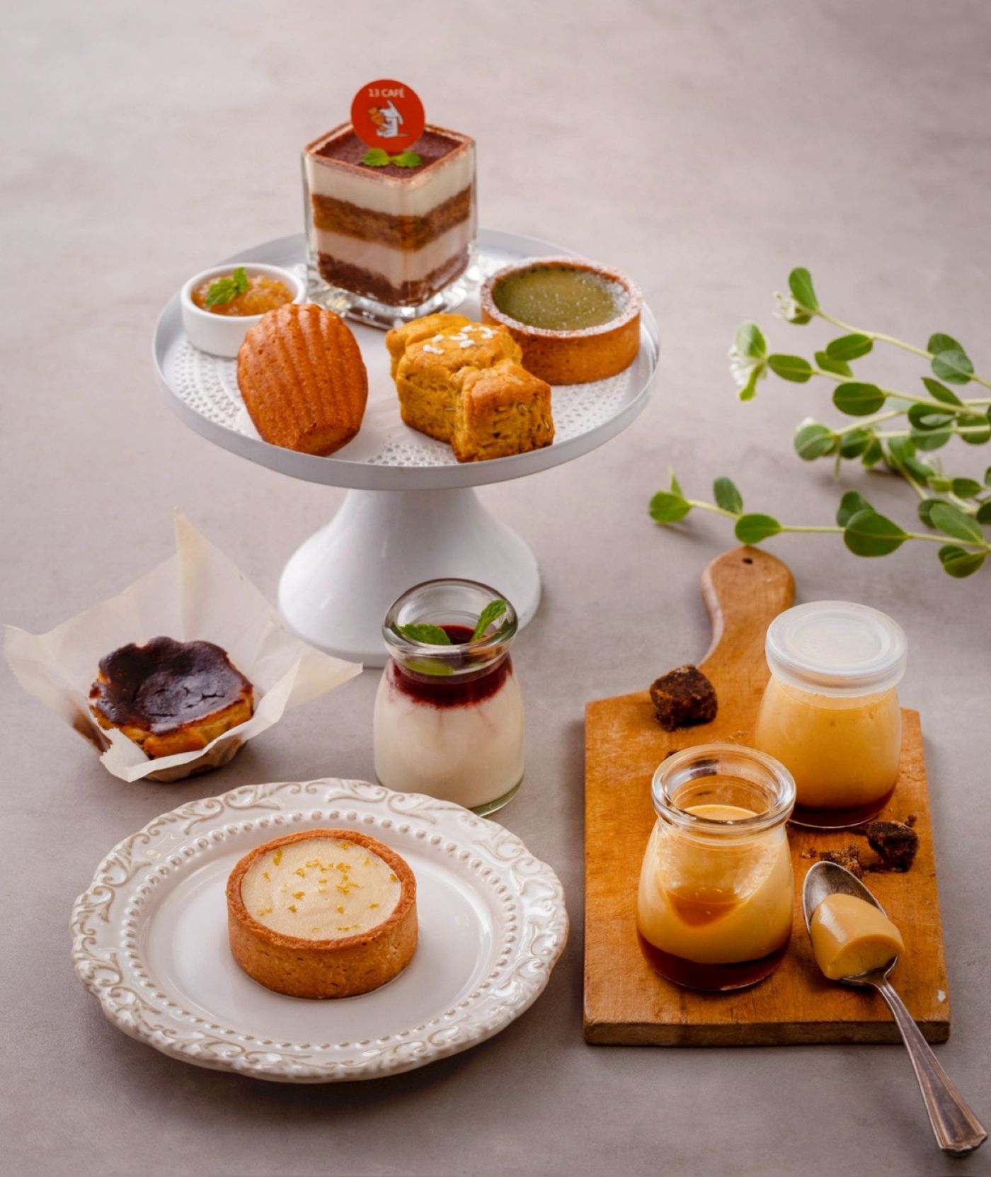 餐點攜手「里仁」、「玄米大吟釀」及「甜素-Sweet Vegan」等夥伴,貫徹「友善環境」的核心價值。