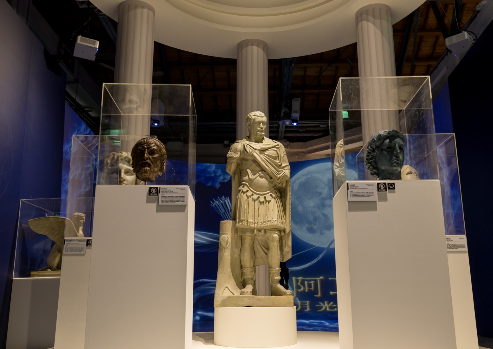 地中海展區除了希臘神祇,還有文物與光影的展出