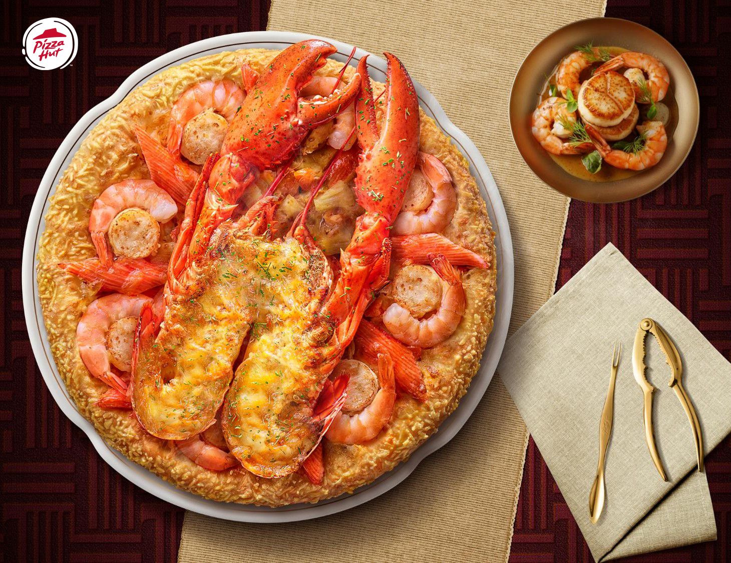 奢華年味上桌！必勝客「金皇軟殼蟹鮑魚比薩」即日起至3/2限時開賣、龍蝦比薩限量開搶！