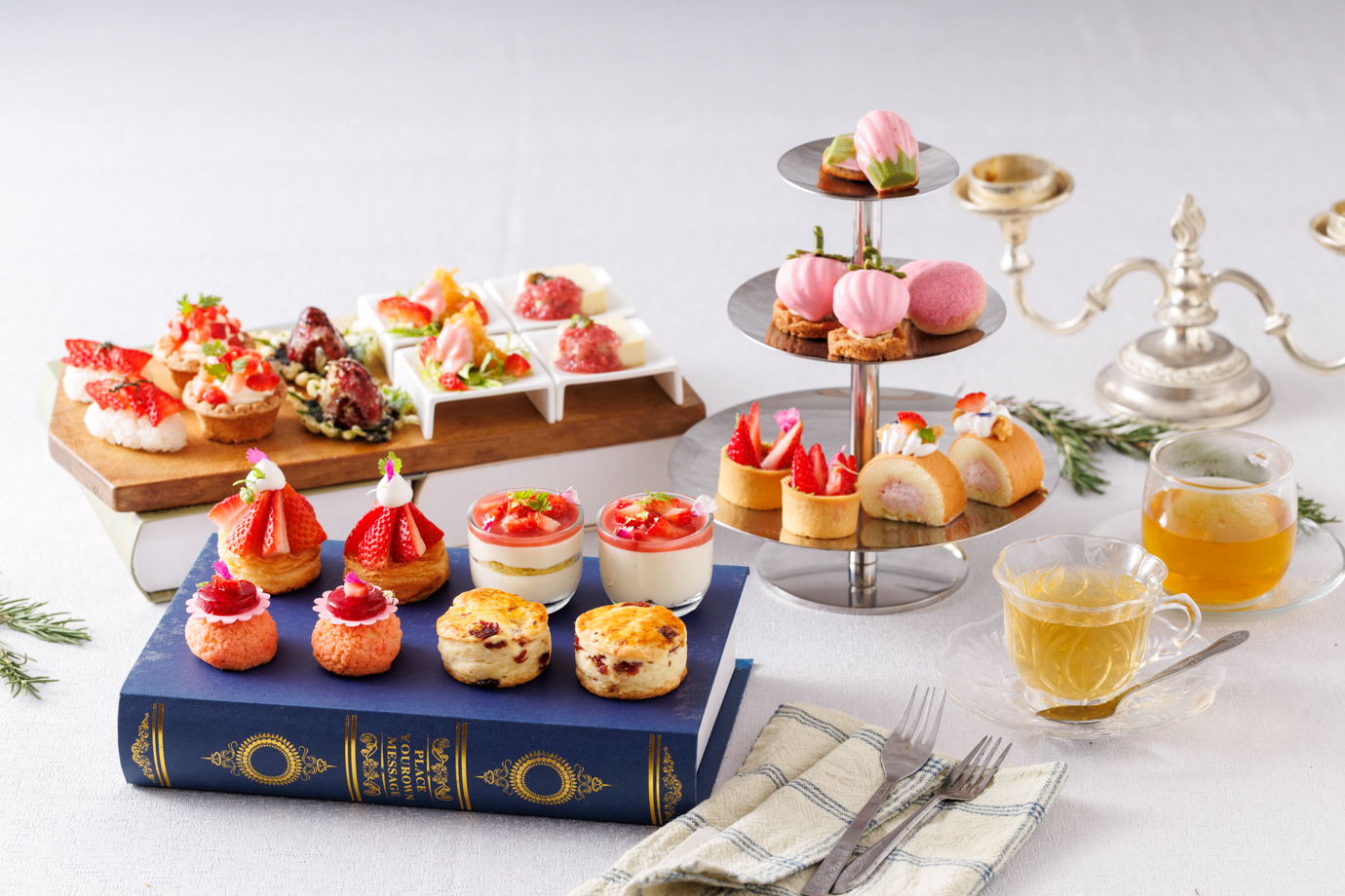JR東日本大飯店台北的草莓季雙人下午茶，集結共 14 款鹹甜點心