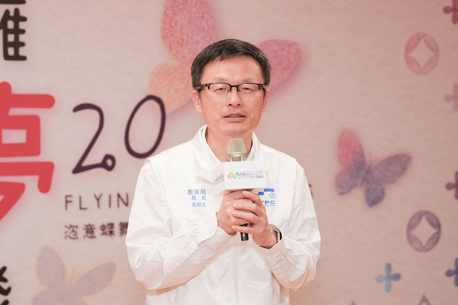 教育局長張明文表示,《擁夢飛翔20》不只是一本紀錄成長歷程的書,更是一堂最真實的生