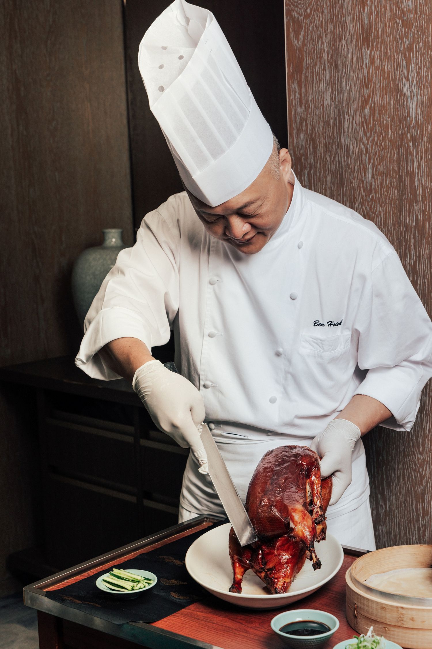 雲錦中餐廳集結經典招牌美饌，主打包廂桌席功夫珍饌，每桌十人26,800元起