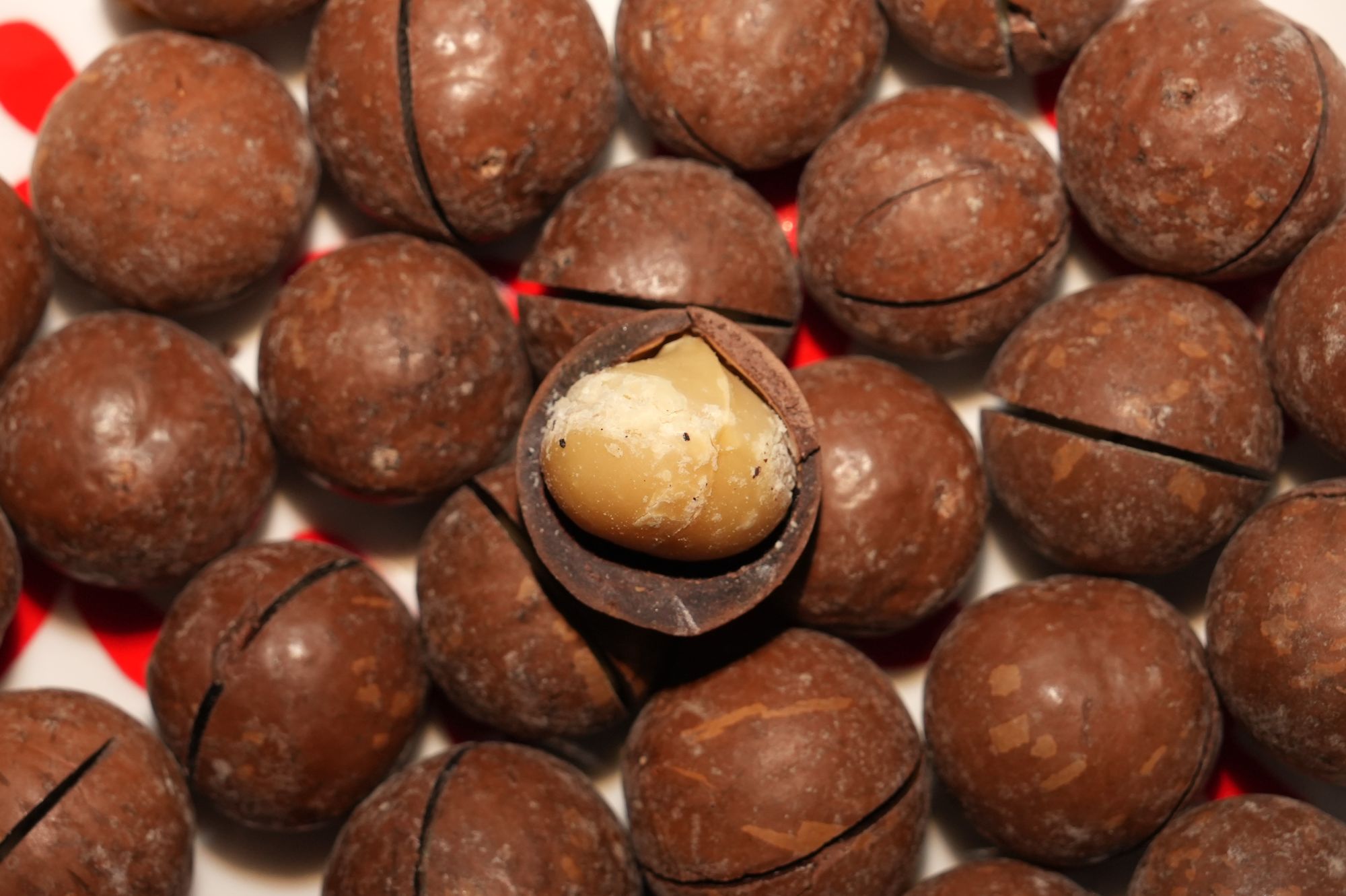 堅果控必看！Happy Nut 帶殼火山豆，用「開殼儀式感」顛覆你的味蕾！｜開箱｜日享傳媒 SunRiseSharing