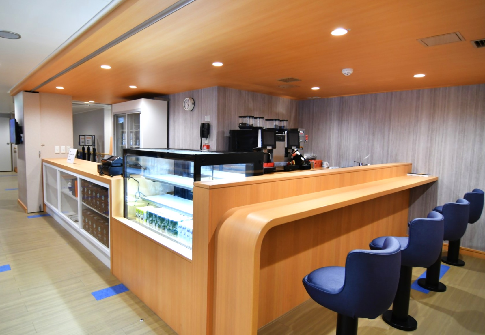 「新臺馬輪」吧檯