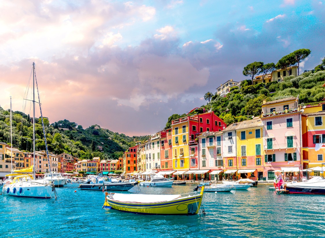 走訪如童話般的義大利五漁村，盡顯地中海風情特有的熱情斑斕