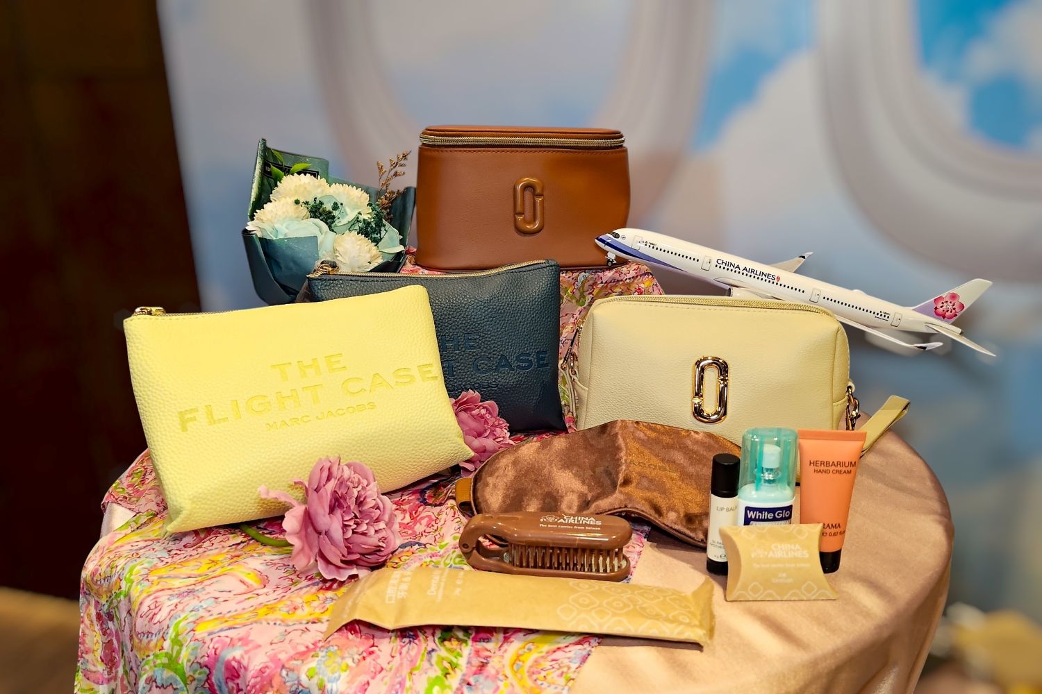 華航全新升級的機上旅行包