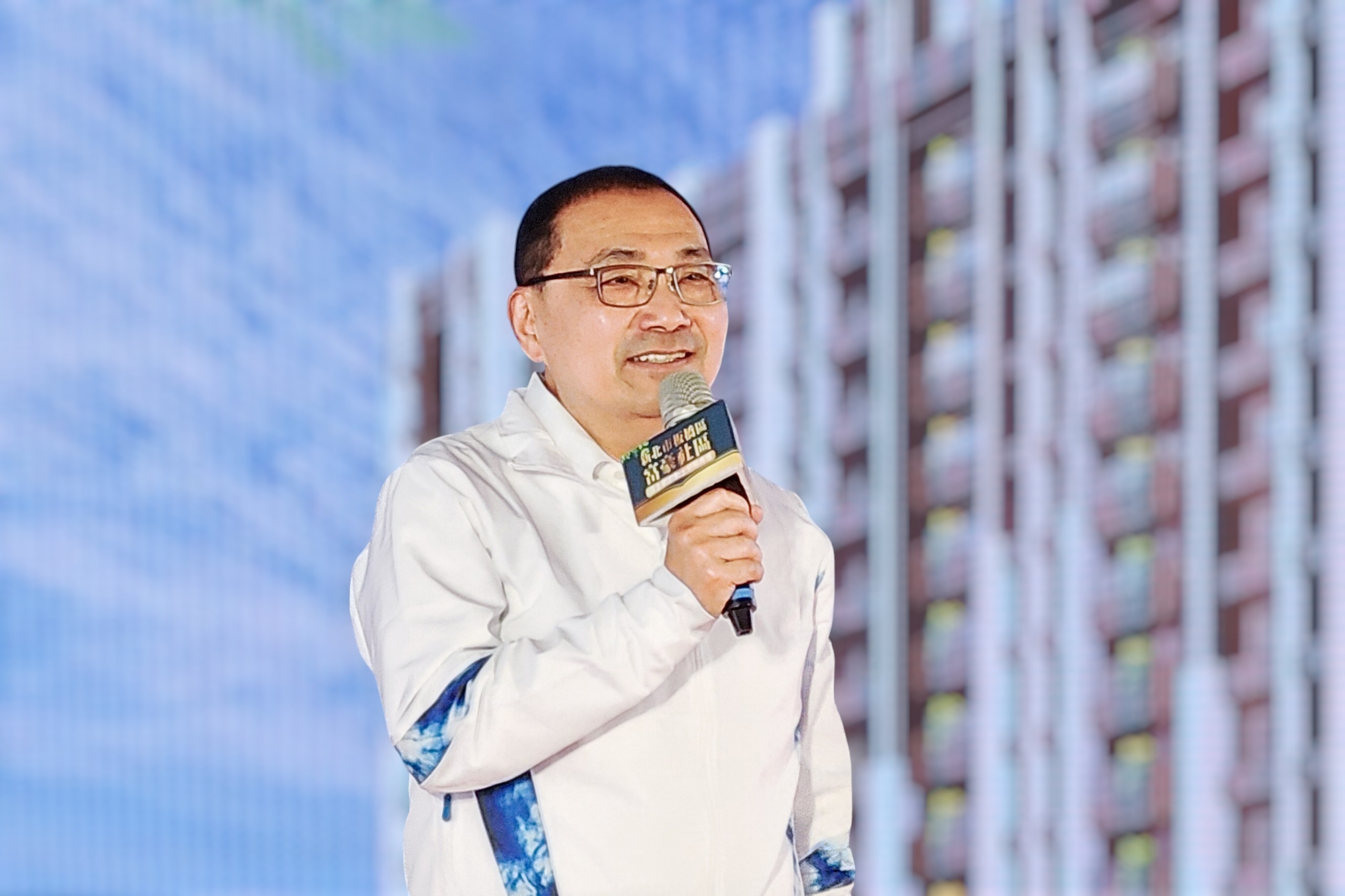 侯友宜市長特別肯定及感謝住戶的團結與努力，強調都市更新最困難之處在於凝聚共識，本案能順利推進，最終超過九成住戶支持，和市府一起攜手打造更好的家園。