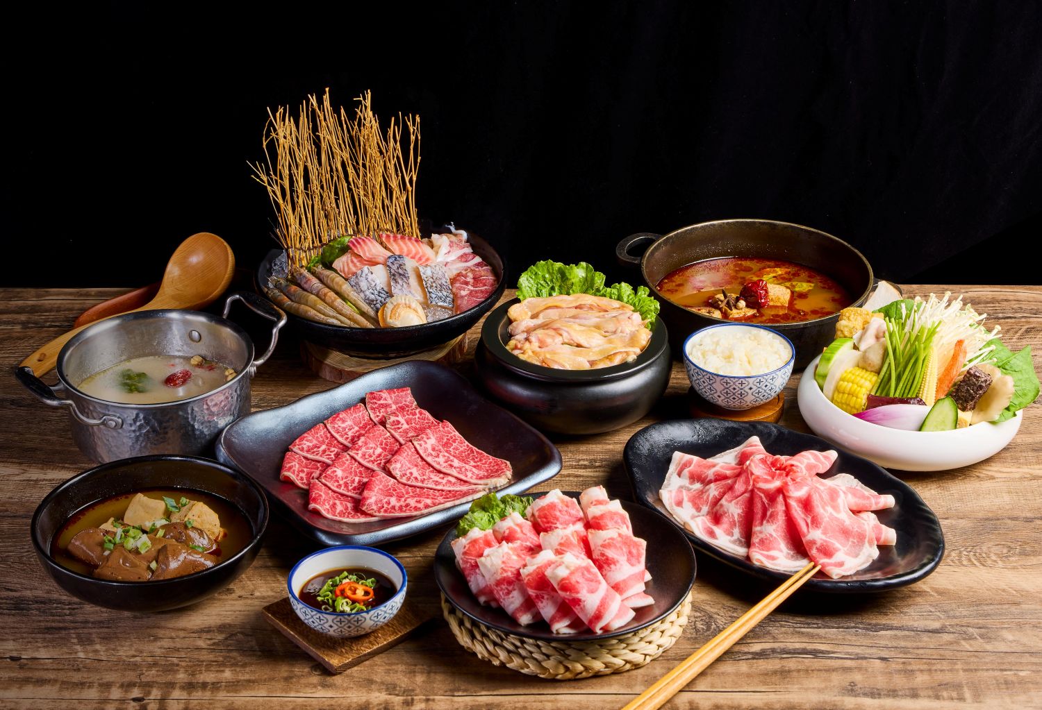 寵愛媽咪的專屬食光！這一小鍋推出「母親來吃鍋」限定禮遇，滿額即贈「限量復古即可拍相機」