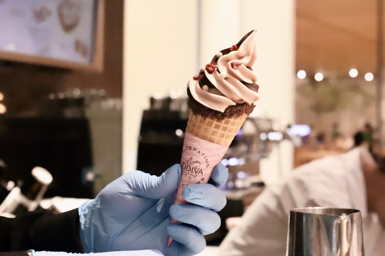 GODIVA紅莓玫瑰雙重巧克力霜淇淋