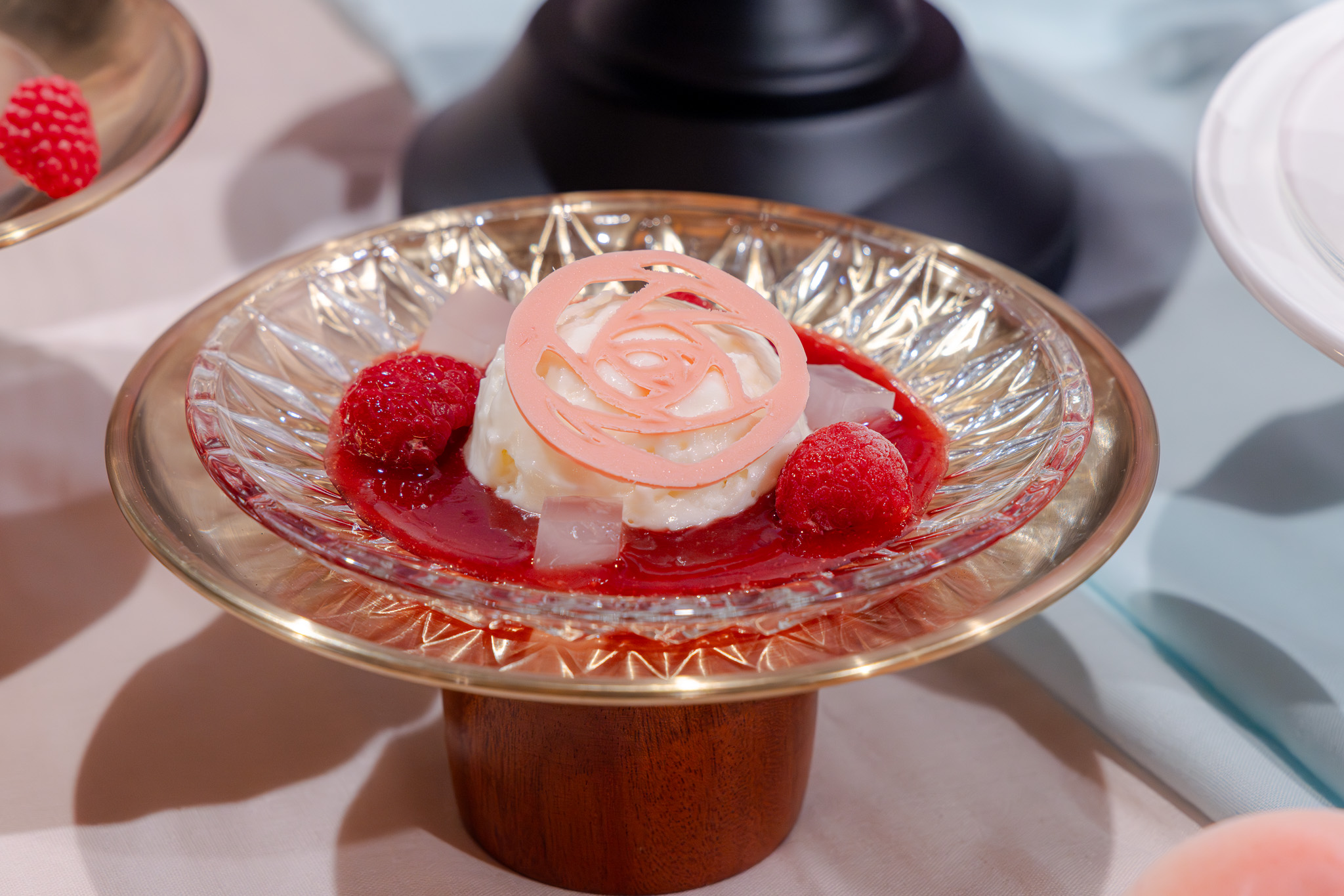 旭集「春漾花実季」的「雲菓（蜜桃玫瑰生乳酪）」