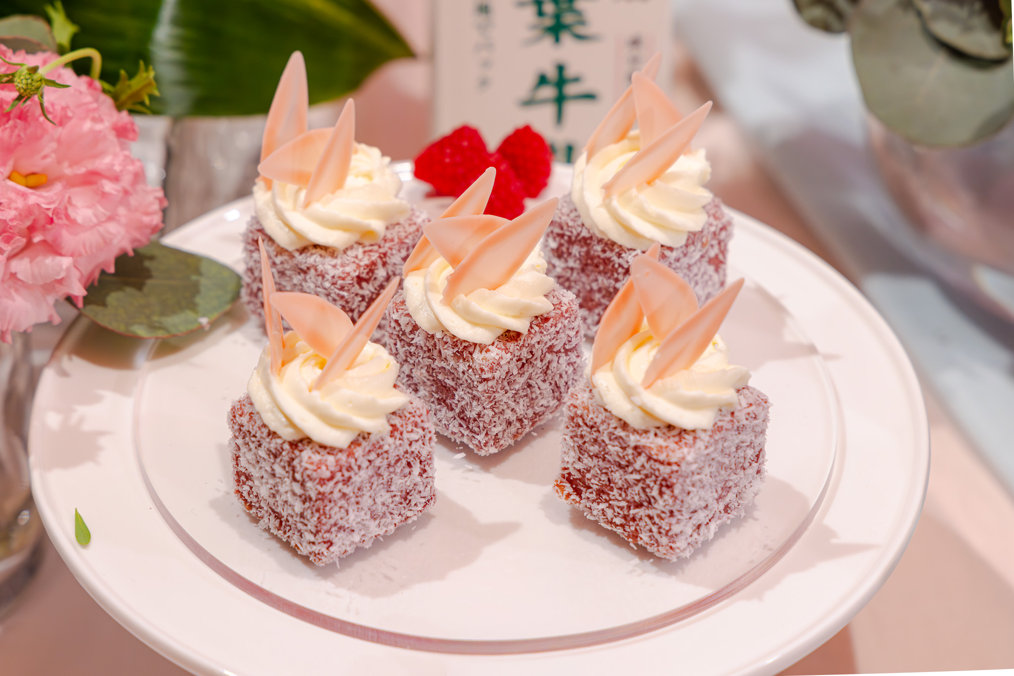 「寶盒（椰雪覆盆莓蛋糕）」