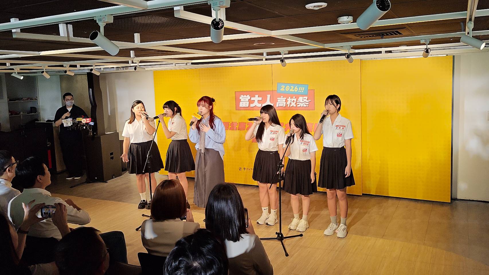 許維芳分享，時隔10年再次唱起這首歌，心情格外激動。