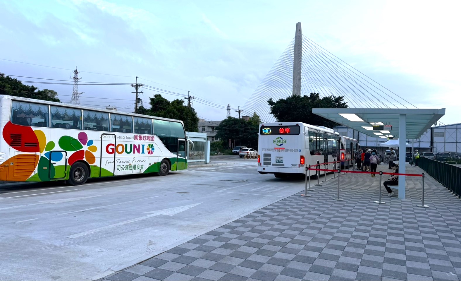 淡江大橋「感恩．美好之夜」交通資訊懶人包：交管、公車改道、接駁服務 一次看！｜生活｜日享傳媒 SunRiseSharing