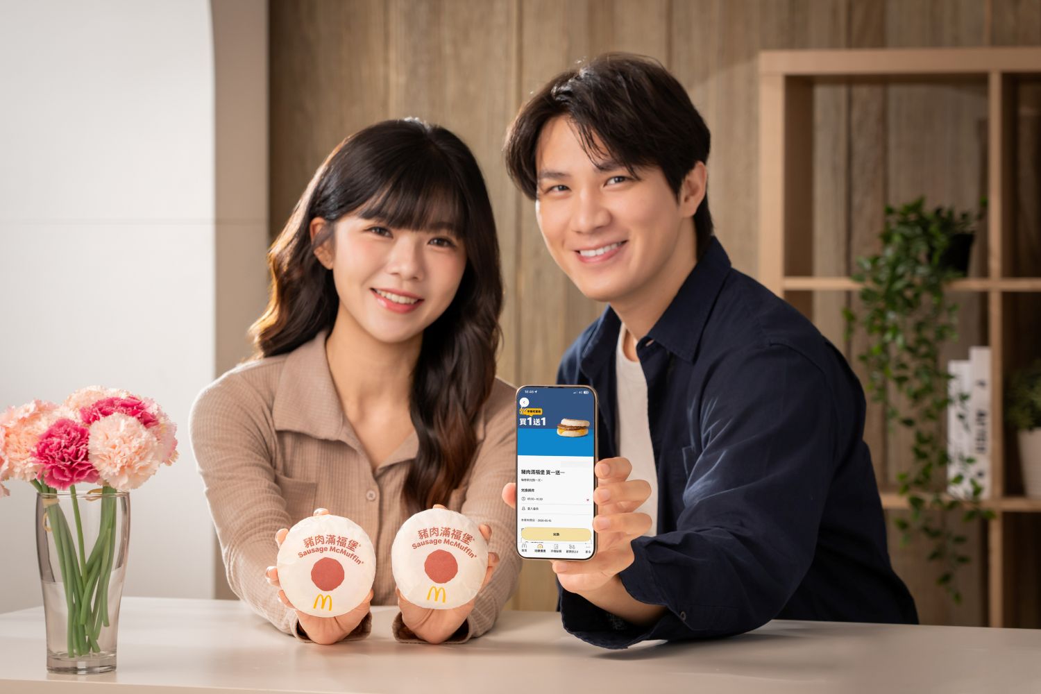 麥當勞 APP 會員可分兩波輸入指定優惠碼，領取 「豬肉滿福堡買一送一」早餐優惠券
