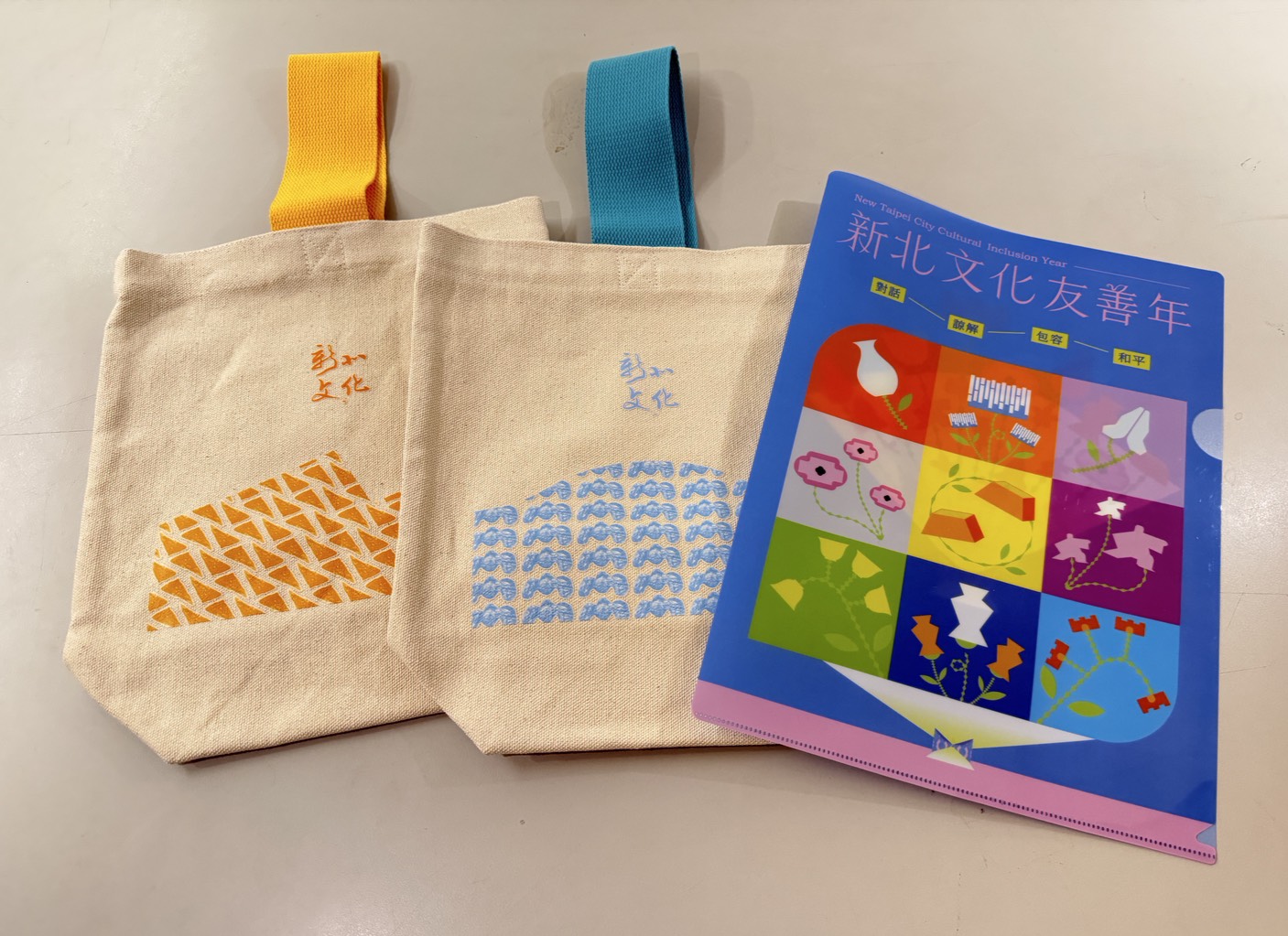 5月16日至18日到新北公立博物館完成各館指定任務,即可獲得限定資料夾,並可參加抽獎,有機會獲得美學廊帶限定手提袋。