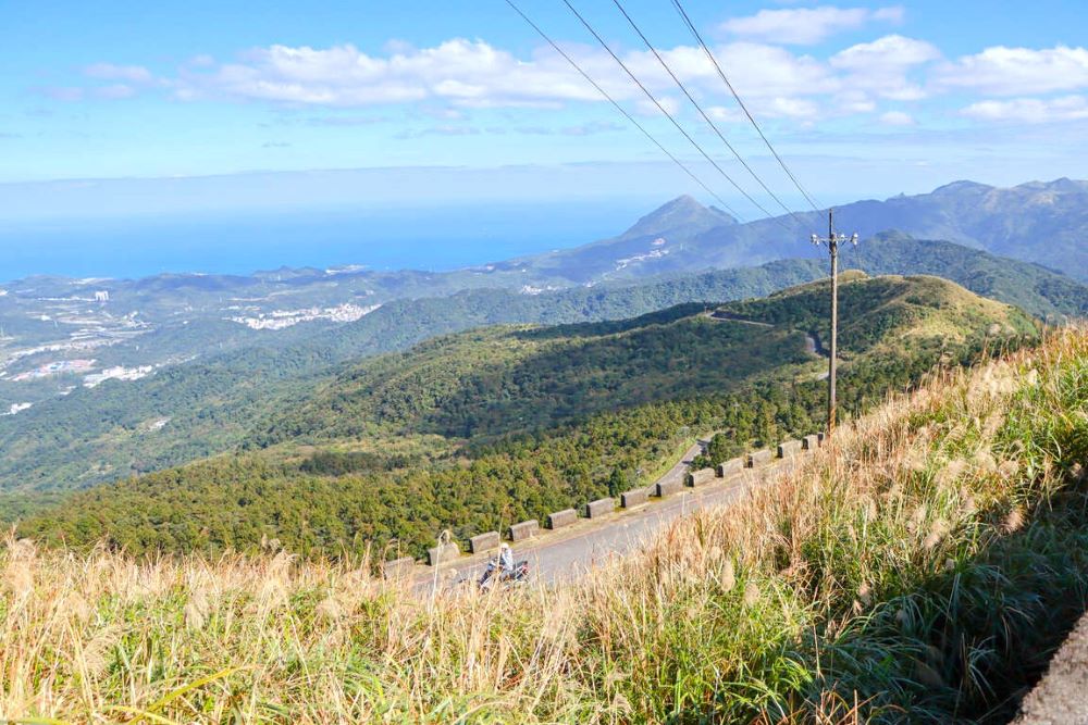 淡蘭古道五分山步道視野壯闊,讓民眾盡情呼吸山林芬多精。