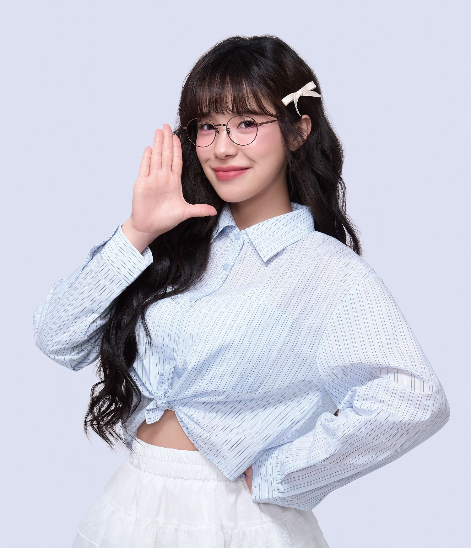 李多慧演繹的 Graph Belle 系列 則提供另一種選擇。這一系列以細緻金屬框型與輕盈色彩為特色，戴起來能讓整體五官線條更柔和，也更容易營造精緻優雅的氛圍。