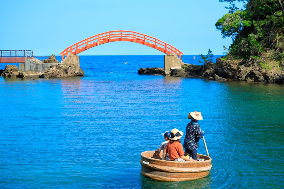 日本新潟縣佐渡島,小木港划盆舟體驗,神隱少女場景重現