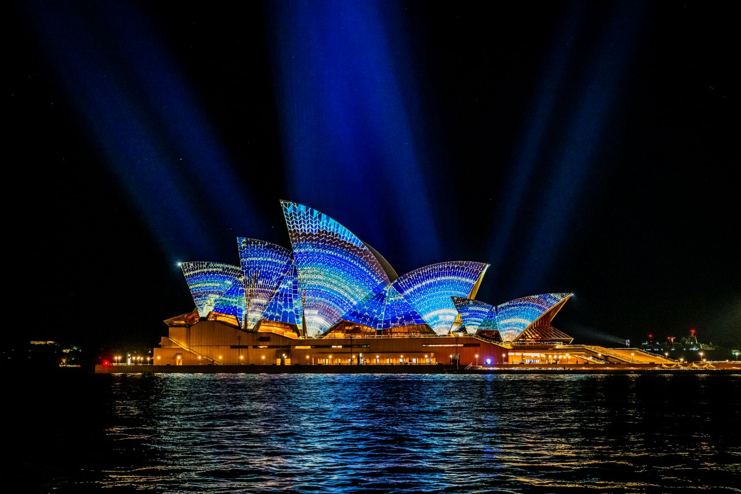 從歌劇院到海港大橋　Vivid Sydney用光影打造雪梨冬季藝術盛會