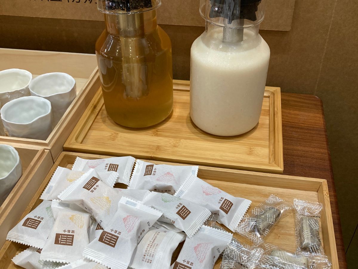 雙酵輕茶席分享鳳梨系茶點，預祝與會者健康有旺