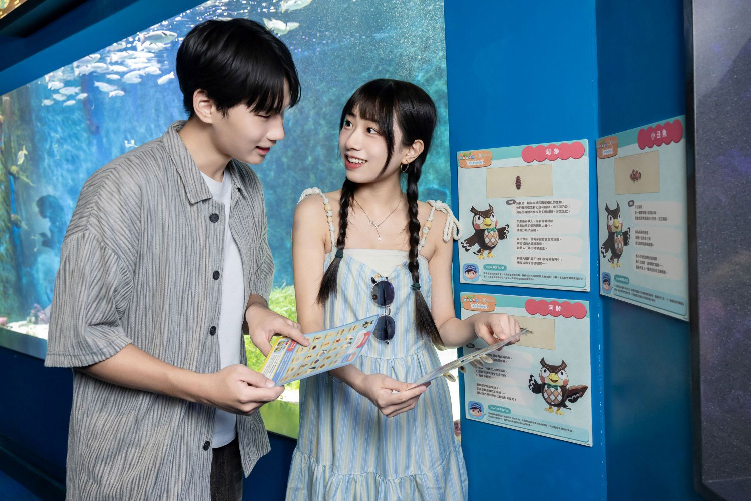各展示水槽旁設置原創解說看板，有「傅達」的介紹及飼育員提供的生物小知識。