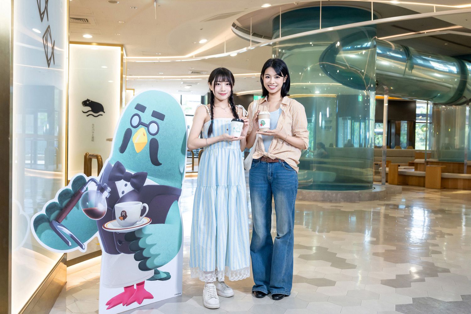 Xcafe同步推出聯名限定體驗，凡購買指定飲品，即可獲得以遊戲中人氣咖啡廳「咖啡『鴿巢』」為靈感設計的限定杯套。