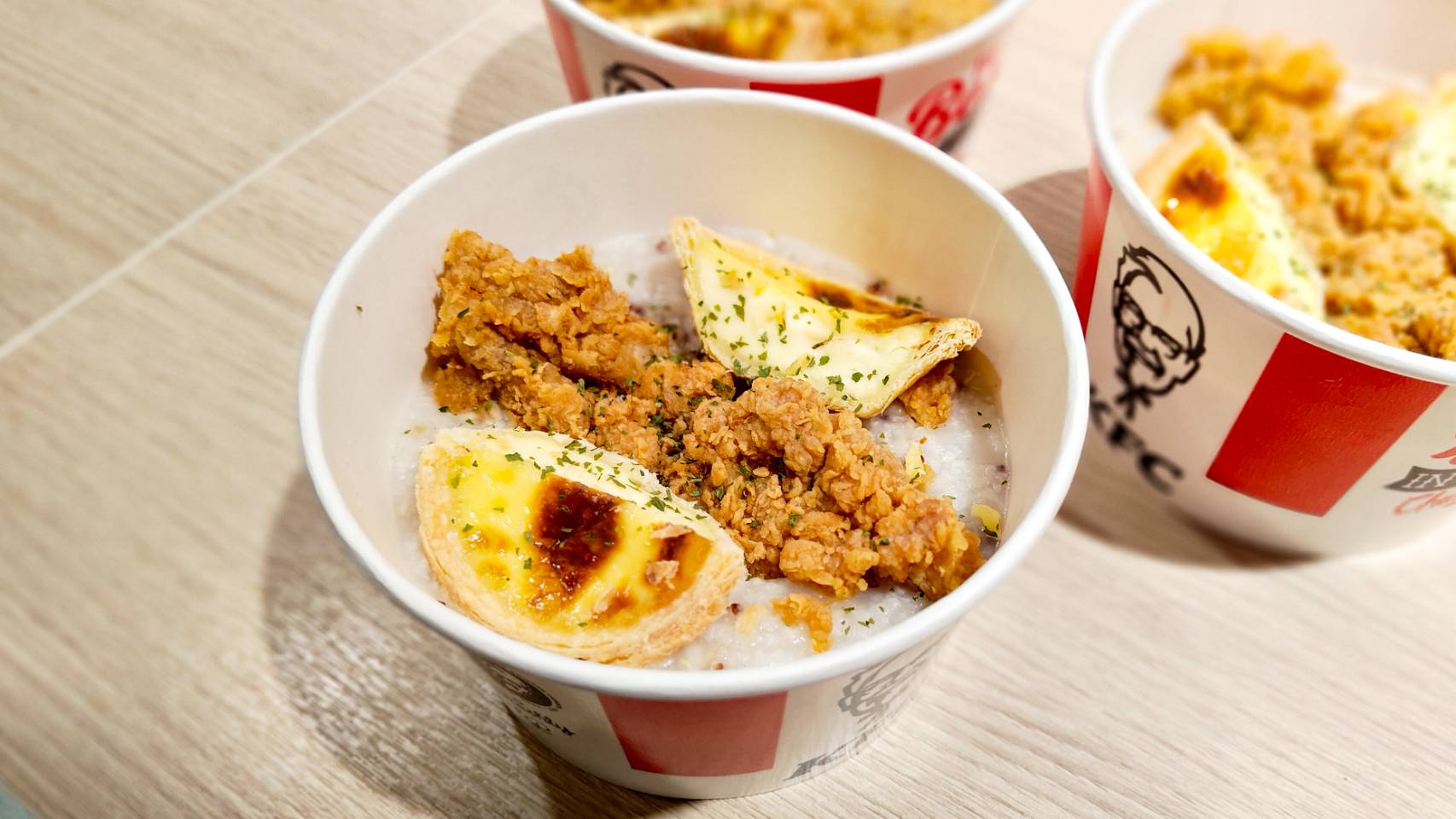 「蛋撻鹹粥」