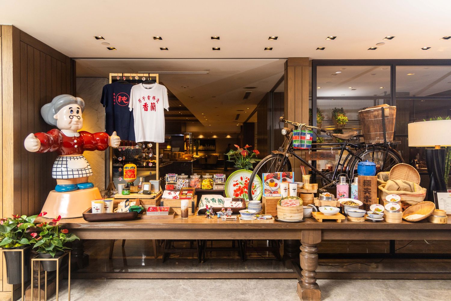 7月8日至8月30日推出「凱菲屋.呷台南」獻上多重府城風味美食,活動期間內用餐享4人同行1人免費