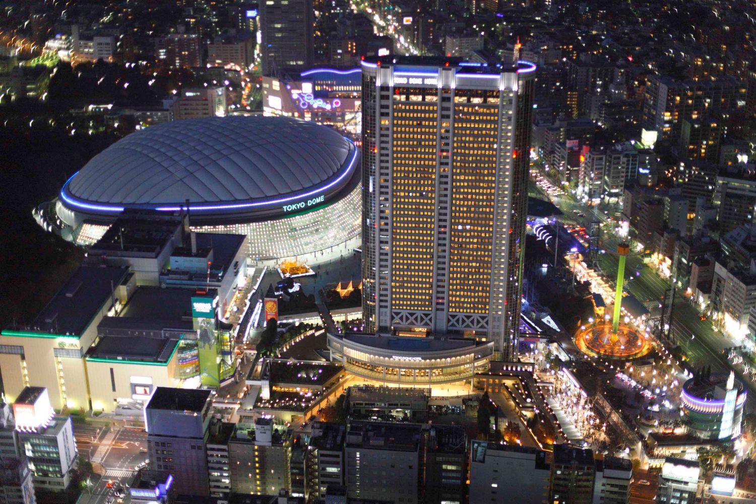 2-1. 東京「Tokyo Dome」被稱為東蛋，能在這裡開唱象徵人氣里程碑，是追星族心中一定要朝聖的傳奇場館。