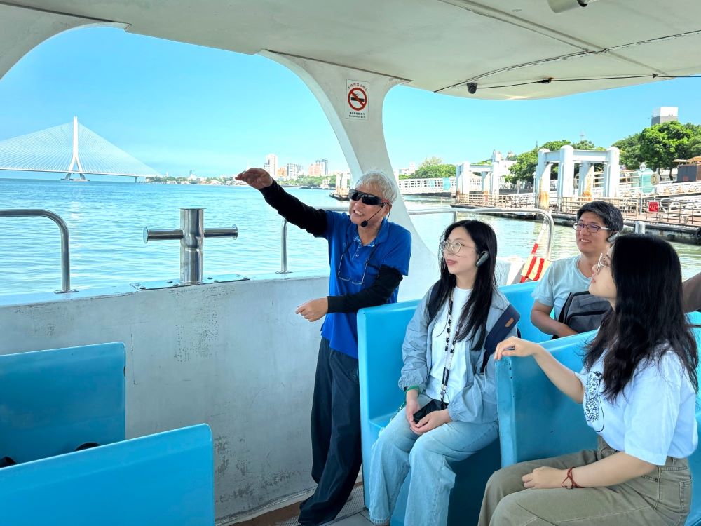圖1十三行博物館「綠遊雙岸-八里淡水低碳走讀」一趟旅程盡覽淡江大橋兩種風景。