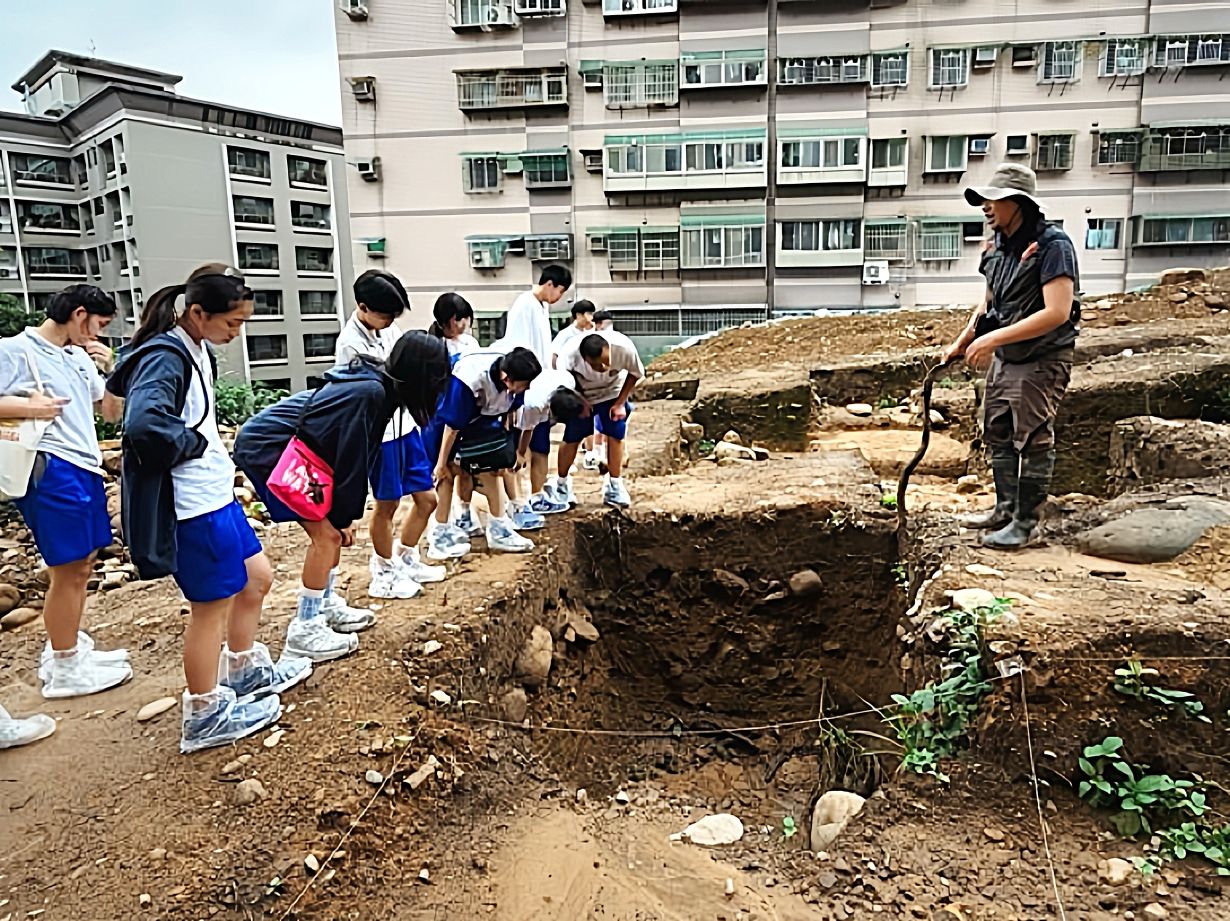 十三行博物館「2026暑期考古田野學校」走入「石土地公Ⅱ遺址」實地發掘。