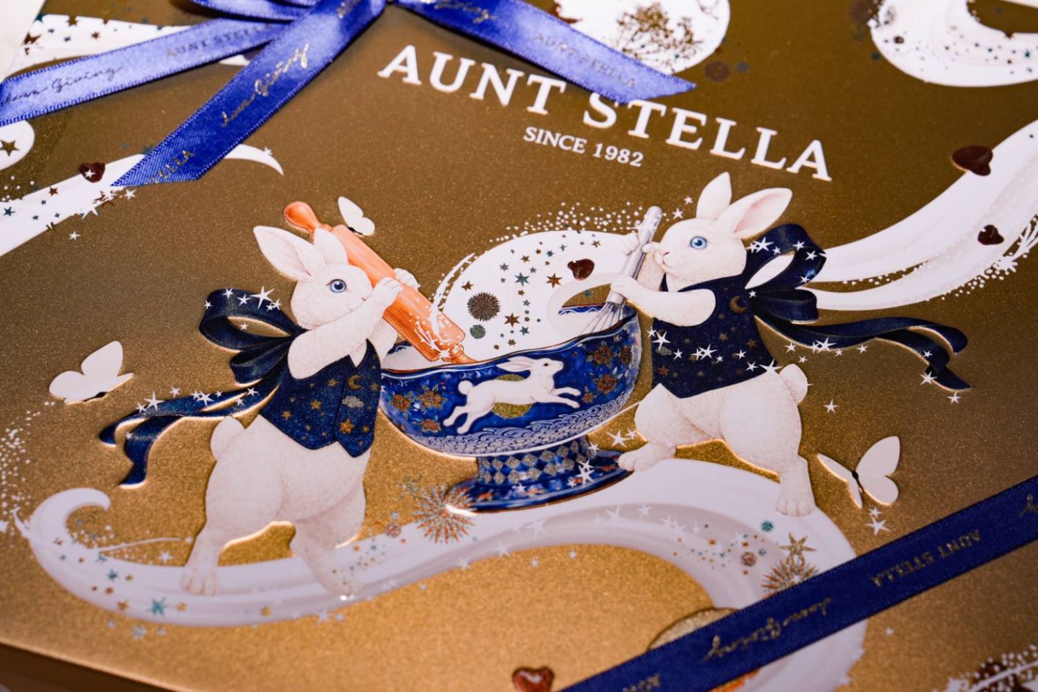中秋禮盒開箱｜Aunt Stella「流金星兔」公益禮盒，送出月光、甜點與一份溫暖祝福！｜開箱｜日享傳媒 SunRiseSharing