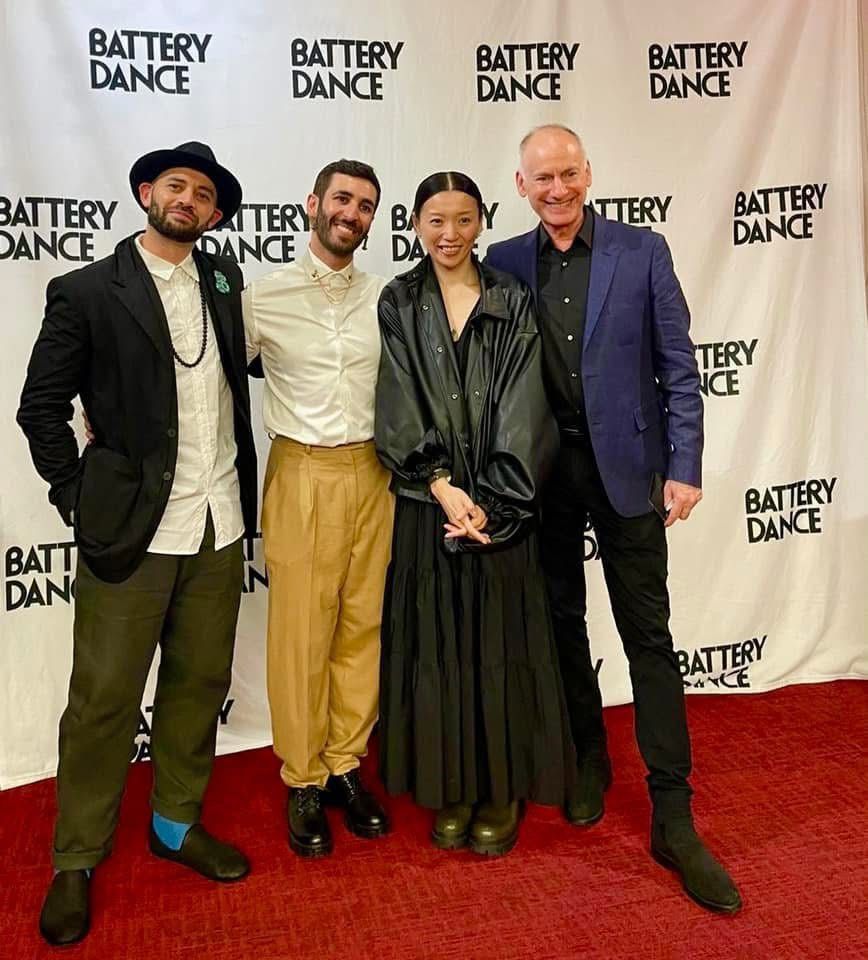 Battery Dance Company 舞團首演,右2為洪綵希