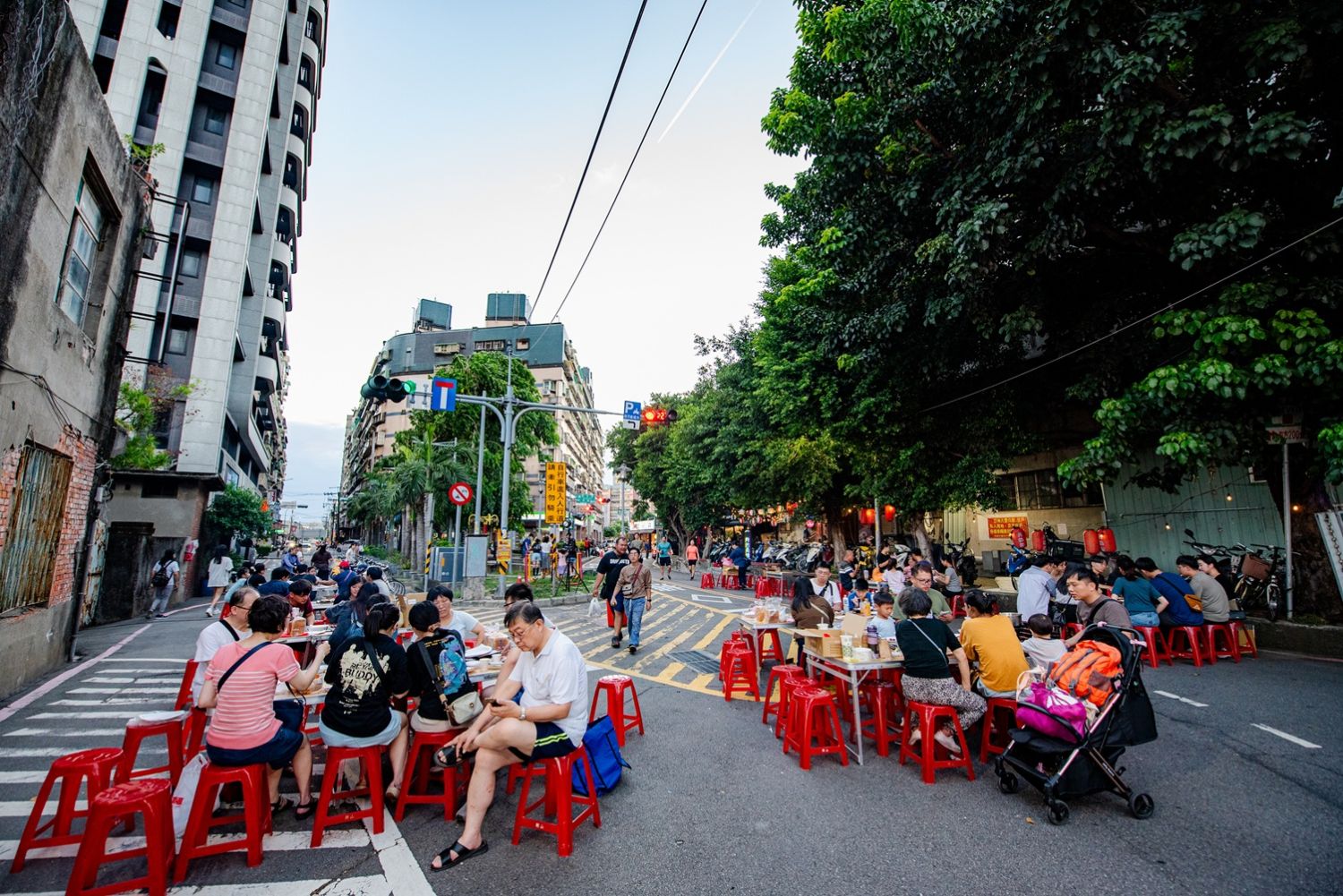 「烤肉派對」829中午12時開放線上報名,每組10人份只要999元,手刀搶購!