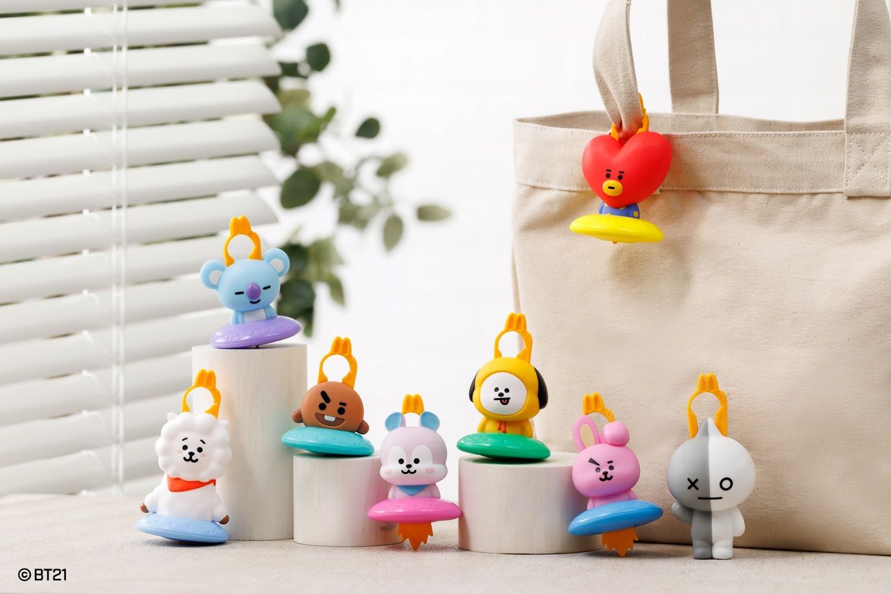 麥當勞全新「BT21 公仔」拉開可作為實用掛勾，收起即變身陀螺，隨時展現可愛萌力