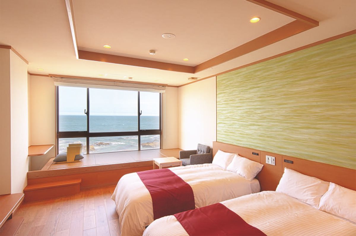 茨城「Oarai Hotel Annex Gyoraian」面向太平洋,可從窗前眺望神磯鳥居與日出景致,感受寧靜的海岸晨光