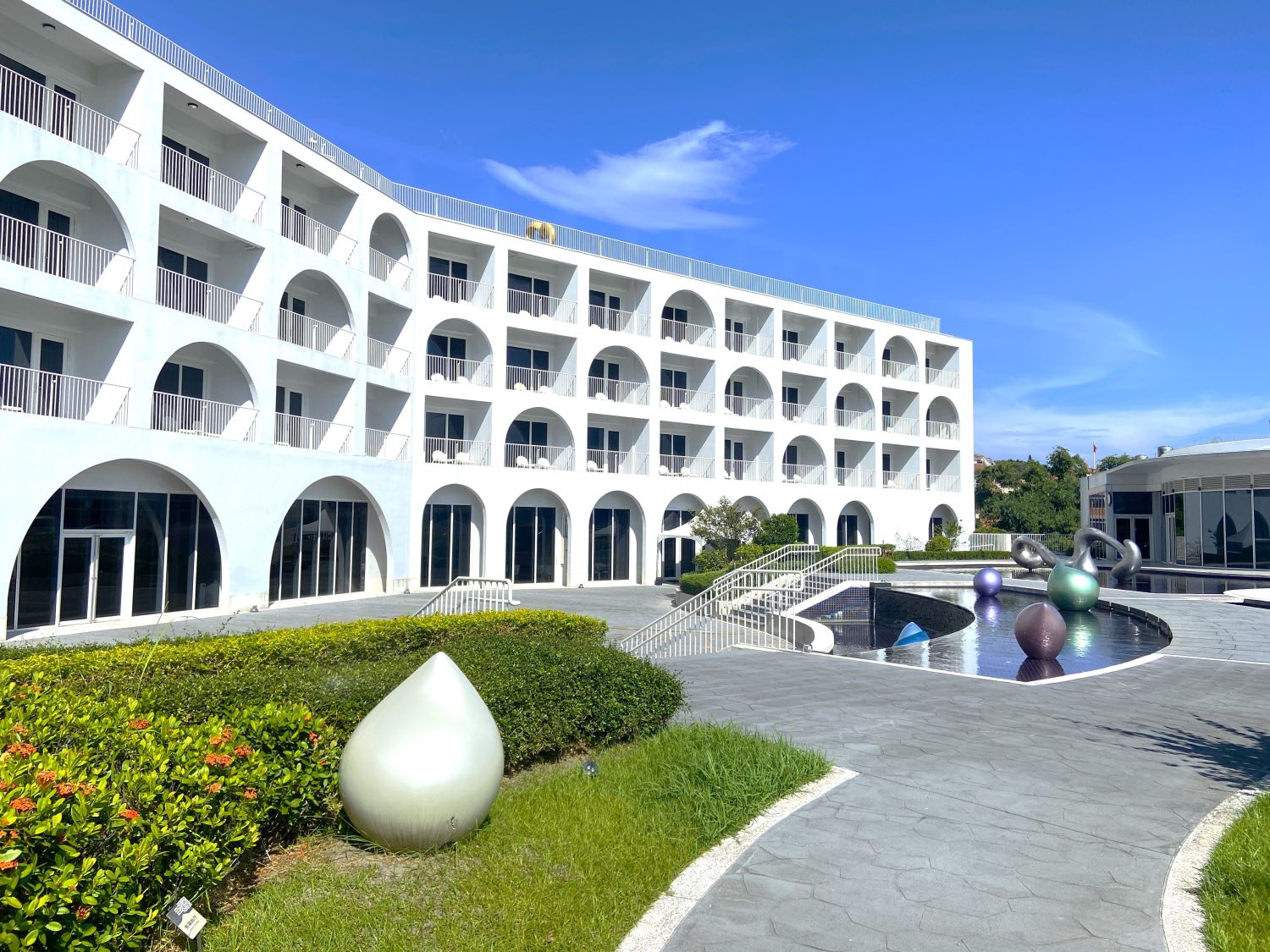 走訪鑽石級綠建築滬尾藝文休閒園區,感受建築美學與永續綠色旅遊理念。
