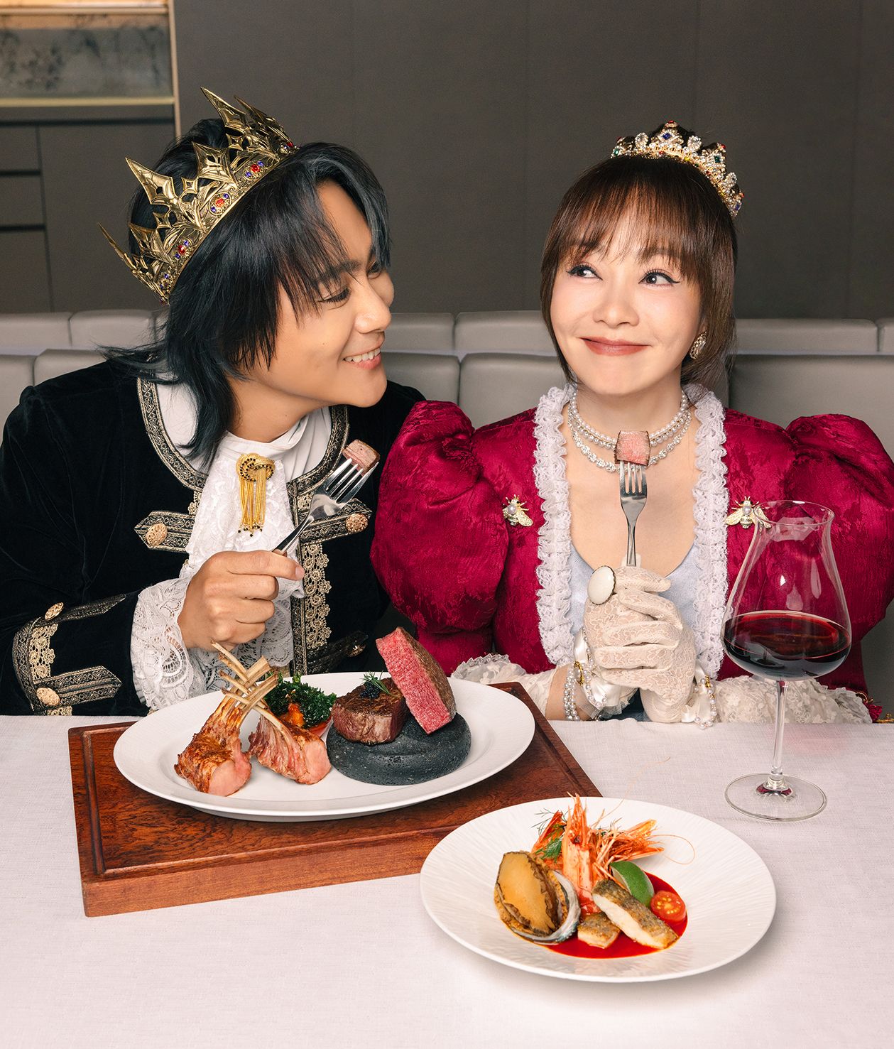 王仁甫、季芹甜蜜推薦_期間限定雙人主餐「日本國產F1菲力佐魚子醬 × 松露嫩煎犢牛」_即日起至10月底_名字有王或玉內用兩客套餐款待海鮮盤_由王品集團提供