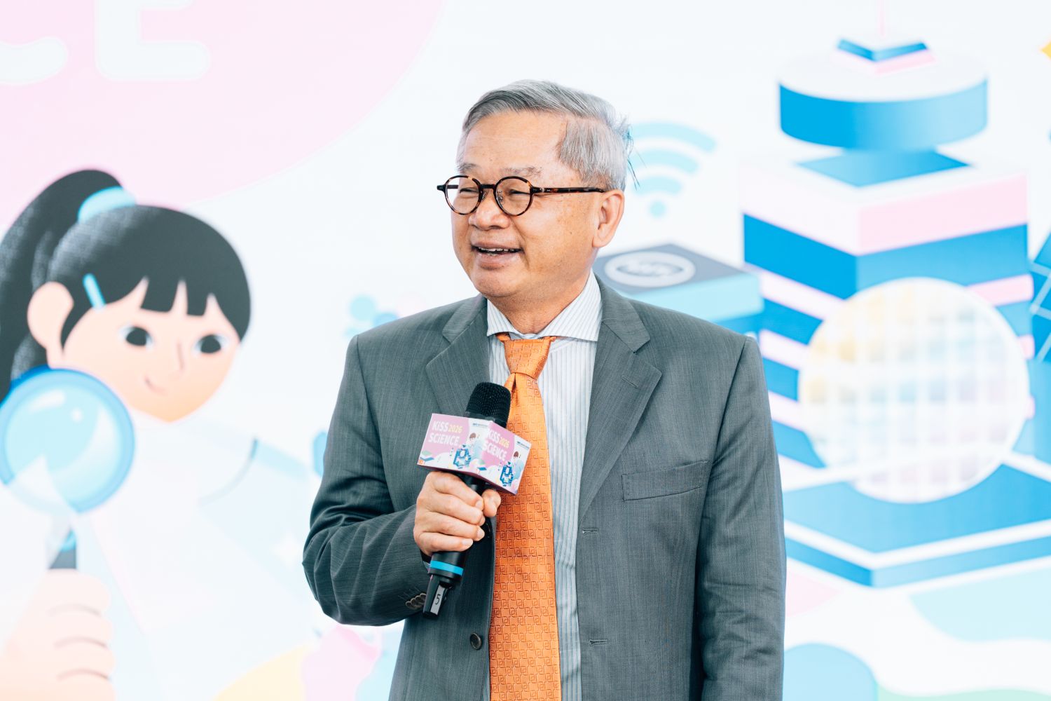 吳誠文主委表示,今年「Kiss Science」規格升級,解鎖逾百個科研場域,並首度亮相34個隱藏場域,更推出「科學走讀」與「高中生探索營隊」。吳主委特別感謝產官學研及企業長期支持科普推廣,串聯全臺資源讓科學更親民有趣。