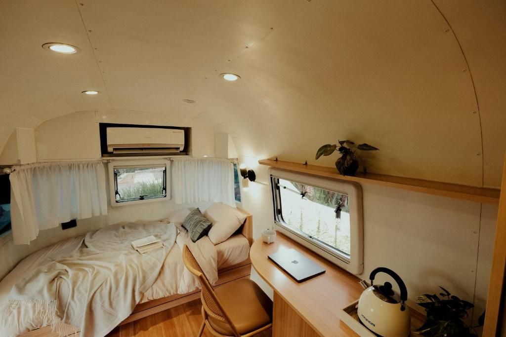 菲律賓達拉奎提「Campgrounds at Mantalongon」車內空間寬敞充裕,並配有戶外壁爐與按摩浴缸等度假村級設施