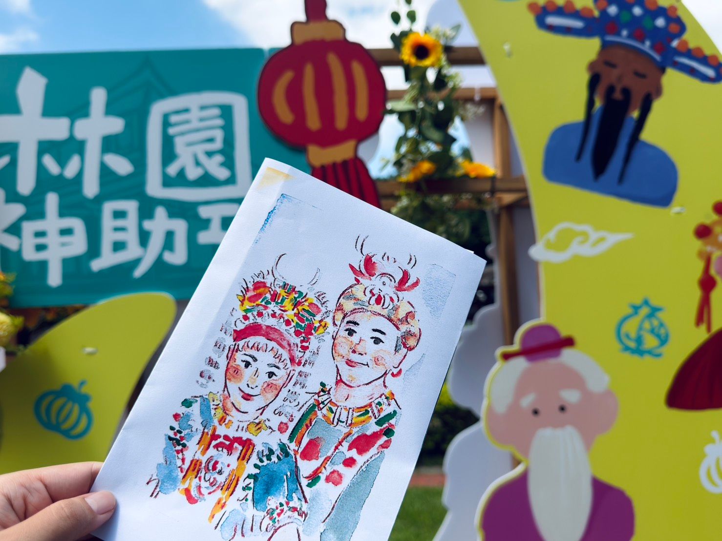 林本源園邸見證20年來人與人之間的相遇與相伴，透過似顏繪描繪與家人、朋友及愛人在林園留下的深刻回憶，展現古蹟與生活交織出的情感連結。 (1)