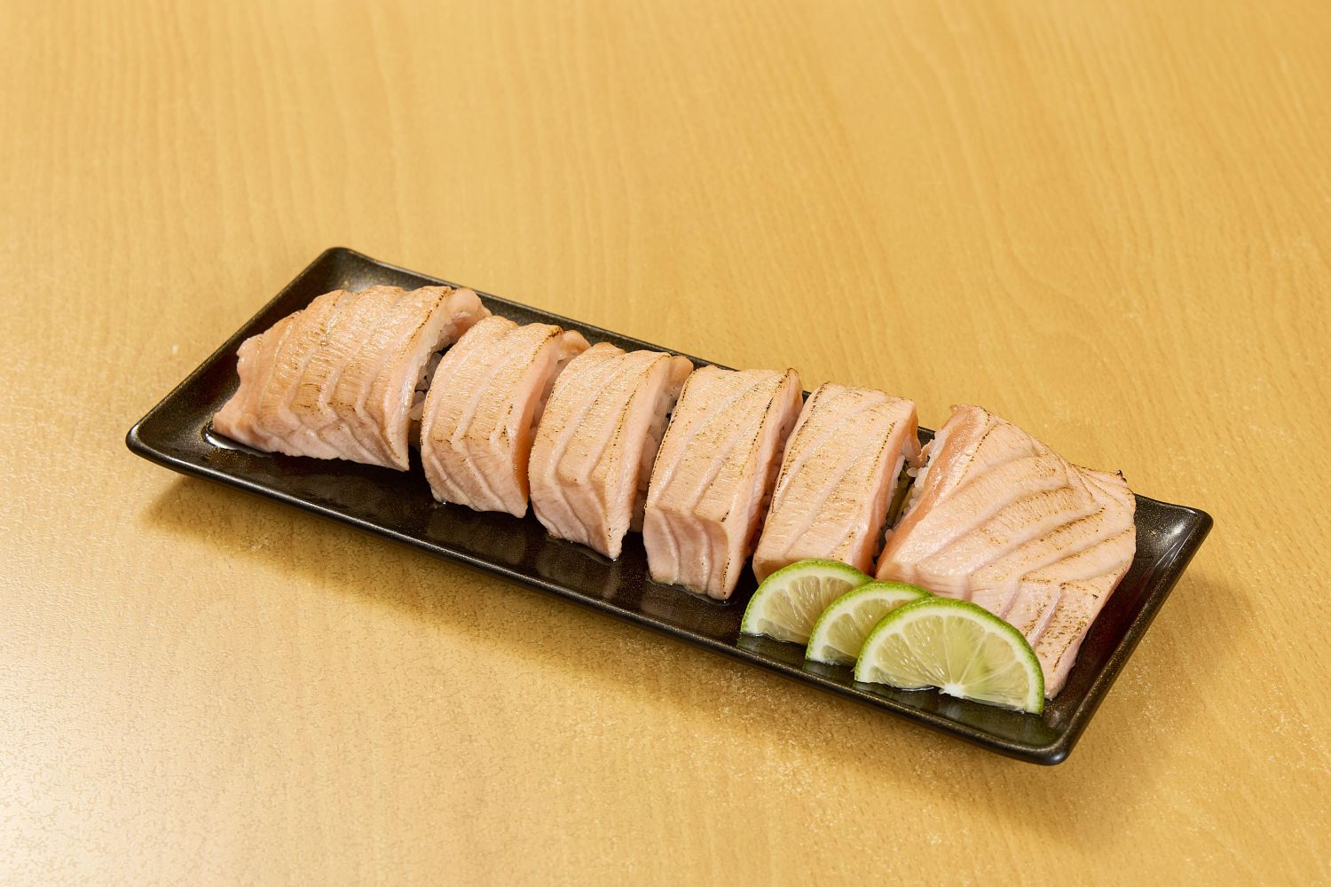 超滿足！生鮭魚腹一本燒