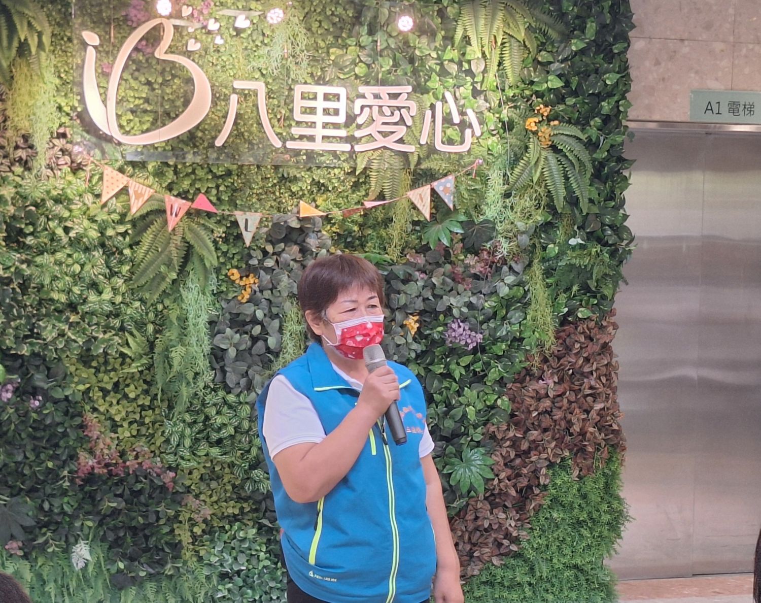 林季臻為五股靜心院的住持,也是新莊區敬老關愛長青協會前理事長,平時與善心民眾每天親自備餐、烹煮,並於中午用餐時間送餐至獨居長輩及弱勢長者,對公益關懷默默耕耘許久。