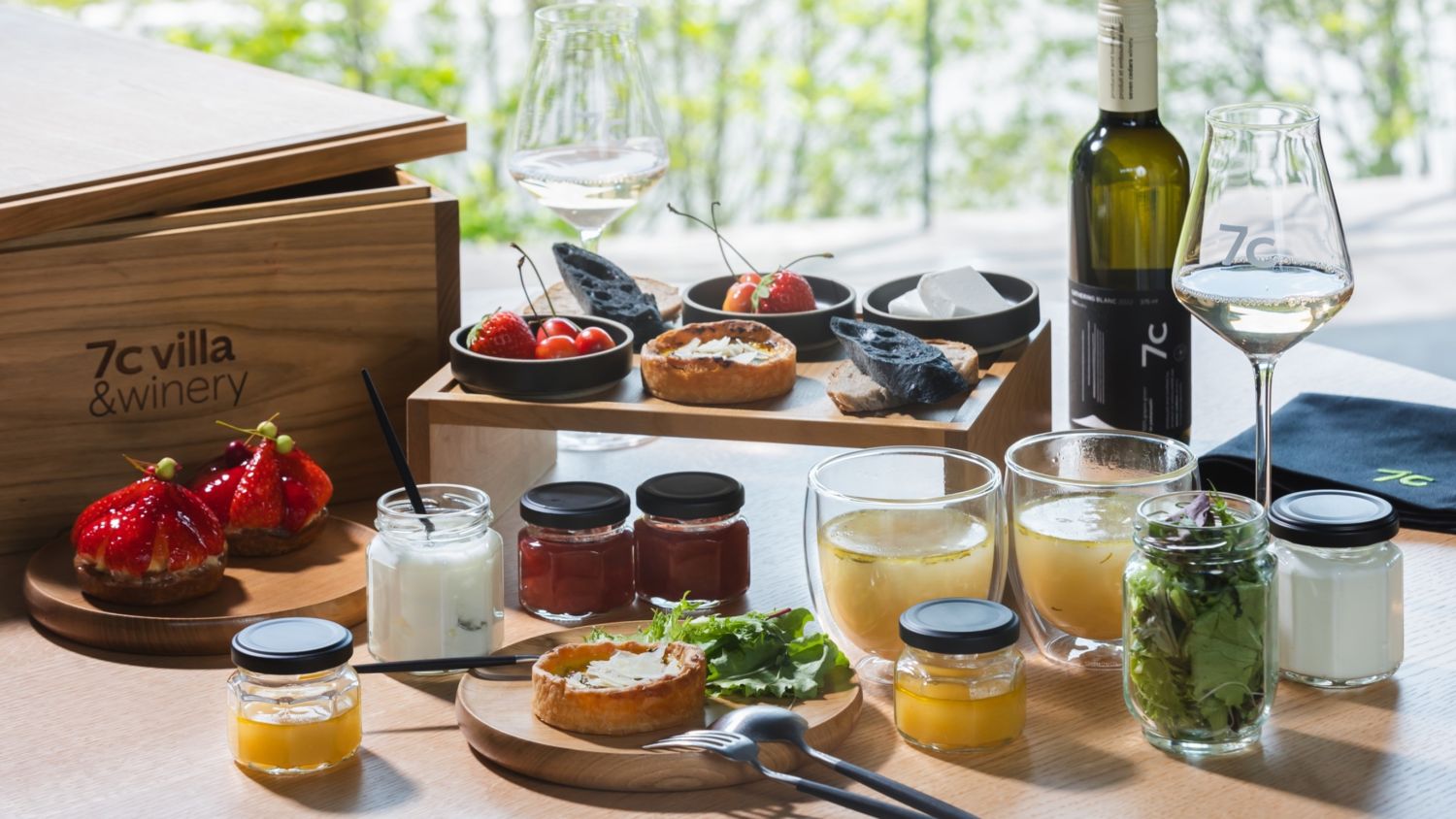 「7c Villa & Winery」以葡萄酒箱造型餐盒提供結合北海道風土與葡萄酒文化的餐飲饗宴