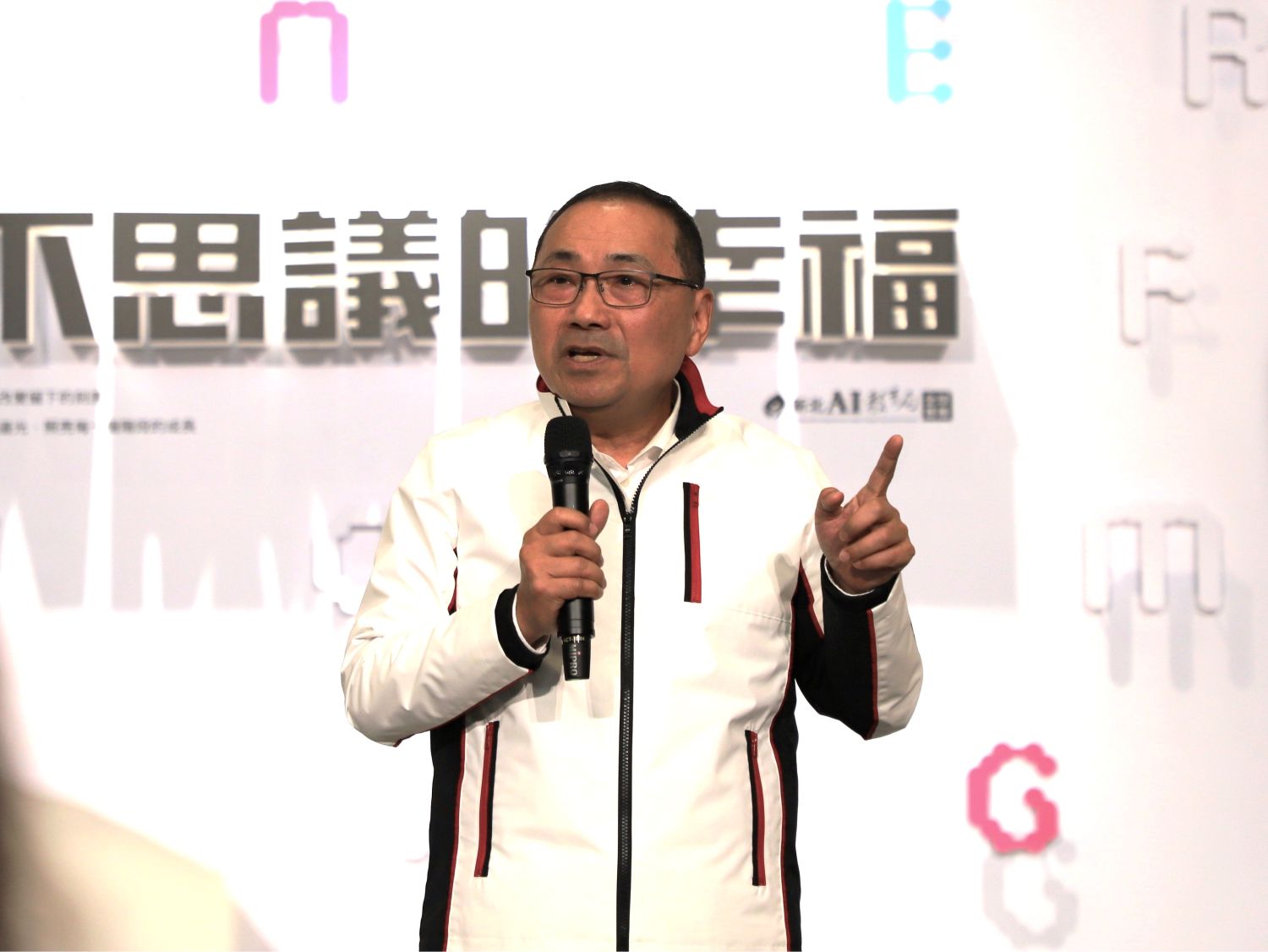 侯友宜市長表示,教育陪伴每個孩子找到方向,讓每一段學習都有資源、有選擇。_0