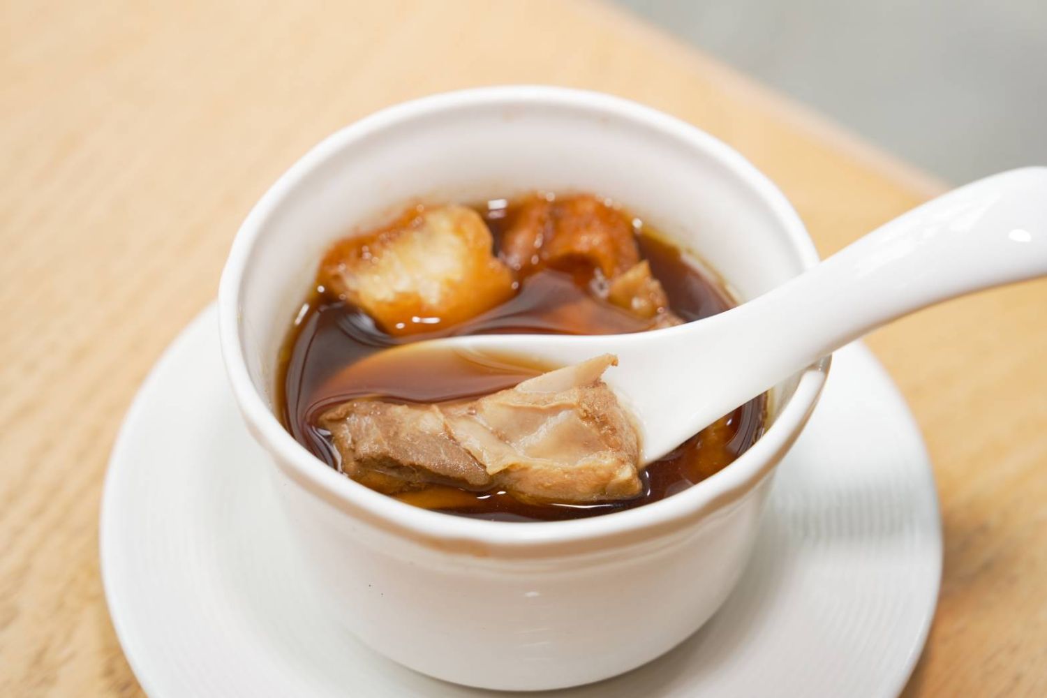 「肉骨茶」